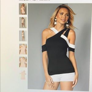 NWOT Venus color block top - Size M.